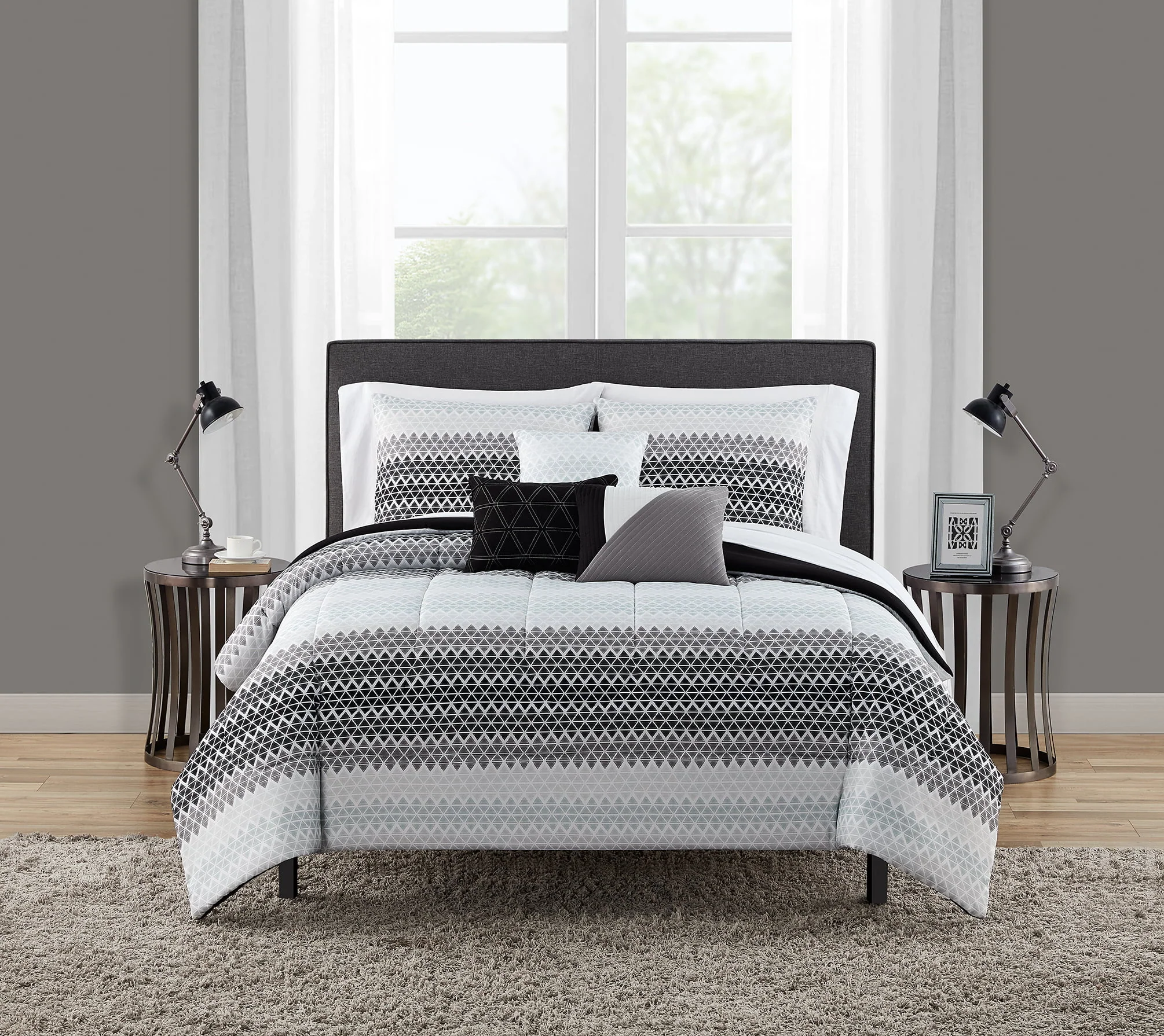 10 Piece Bed in a Bag with 3 Dec Pillows. Bedding Set