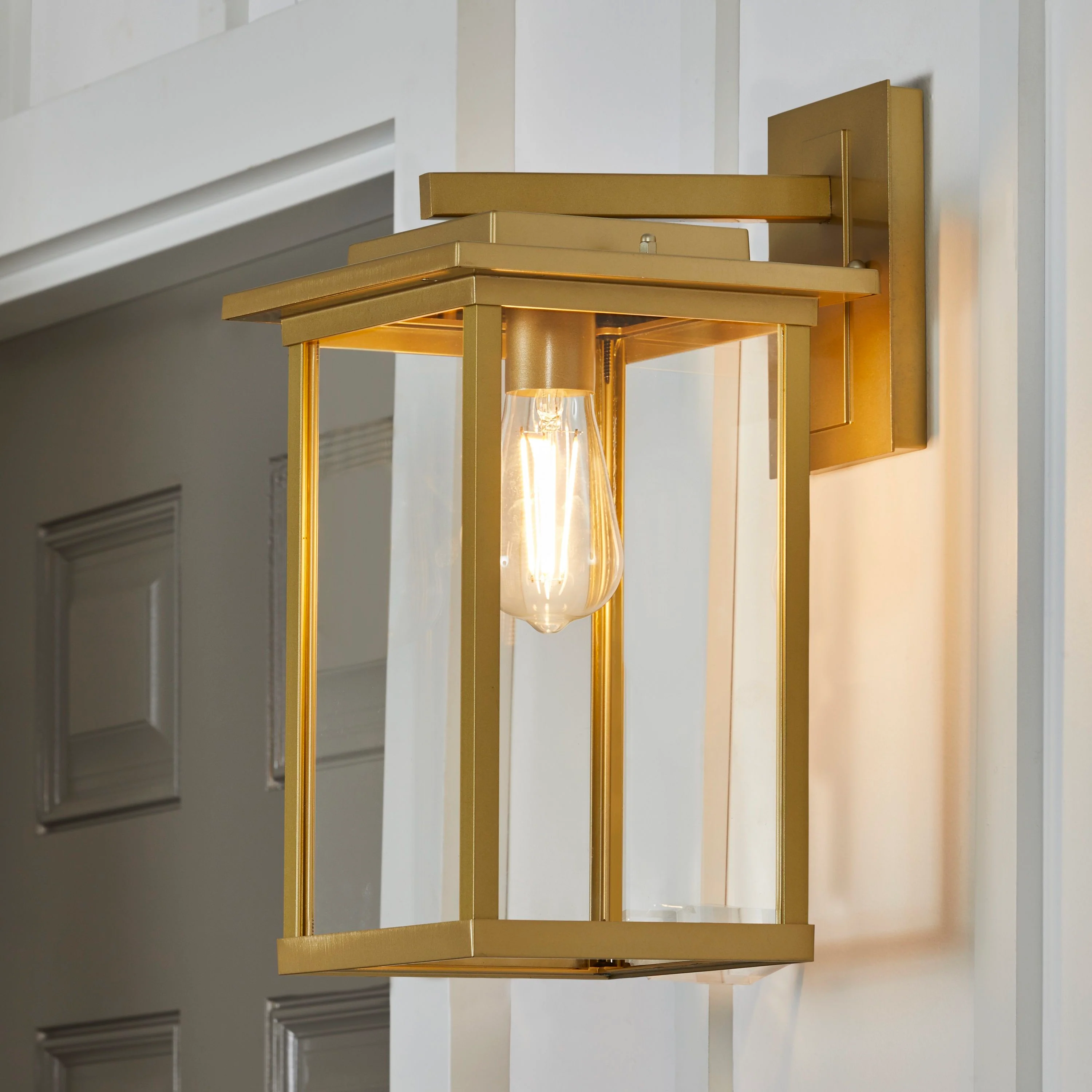 Metal Light Fixture. 75W Filament Bulb Included